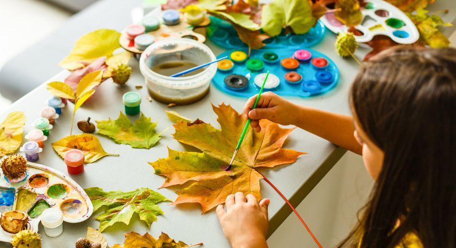 Kids Visual arts Autumn leaf craft workshop 