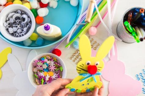 chidren making easter crafts